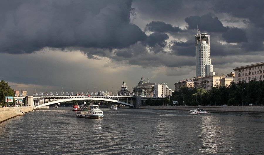 дом музыки, отель красные холмы, москва, река, новоспасский мост, набережная,дождь, высотка, кулешов евгений, евгений кулешов, городской пейзаж, Кулешов Евгений