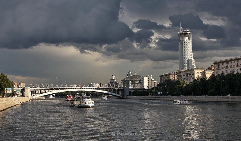 дом музыки, отель красные холмы, москва, река, новоспасский мост, набережная,дождь, высотка, кулешов евгений, евгений кулешов, городской пейзаж Гроза прошла.... фото превью