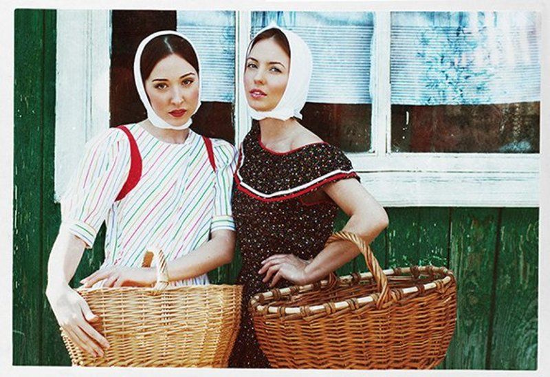 деревня, арт, юмор, китч Главные чики деревни Кукуево фото превью