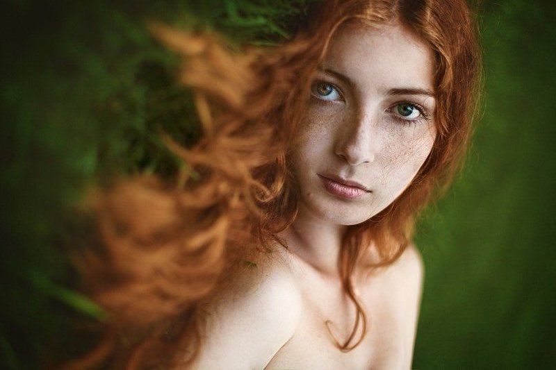 Red girl фото превью