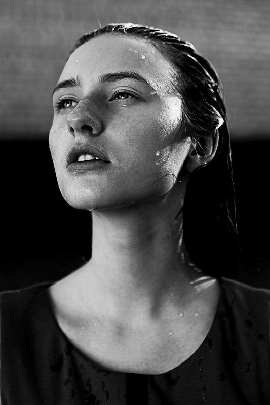 портрет, природа, девушка, модель, вода, бассейн, ч/б *** фото превью