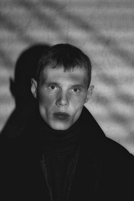 Портрет юноши фото превью