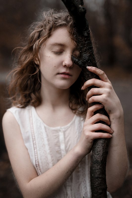 Девушка В Шуваловском лесу фото превью