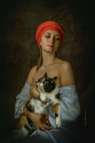 Девушка с кошкой
