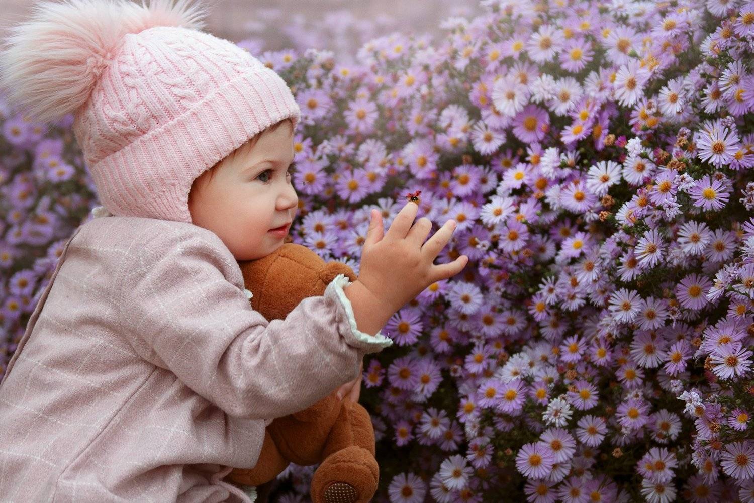 девочка, ребенок, сентябринки, осень, жук, божья коровка, детская фотосъемка, Маркова Вика