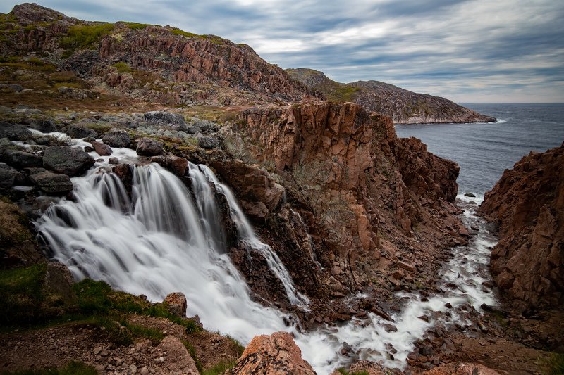 Водопад Малого Батарейного озера. Мурманская область фото превью