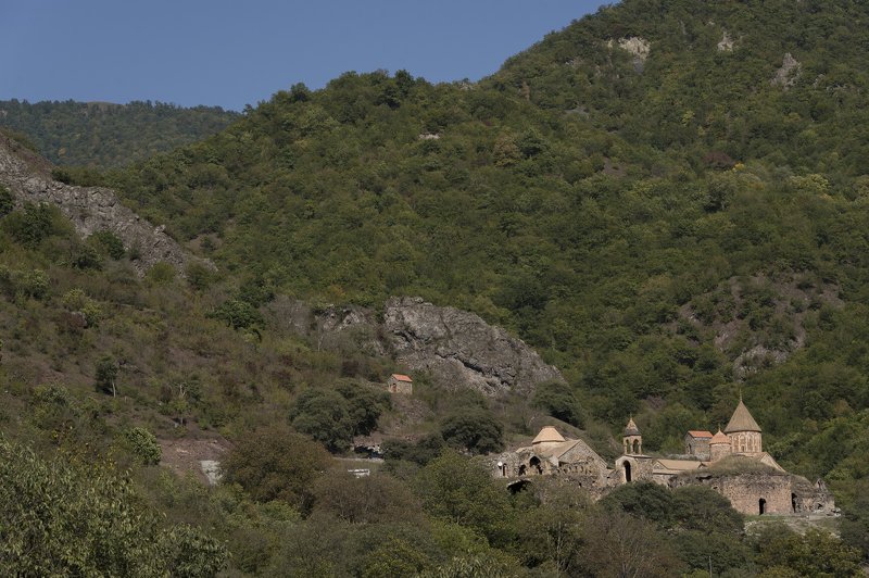 арцах, нагорный карабах, дадиванк, монастырь, горы, лес, путешествия, пейзаж, архитектура, средневековье, история, вера, религия Дадиванк фото превью