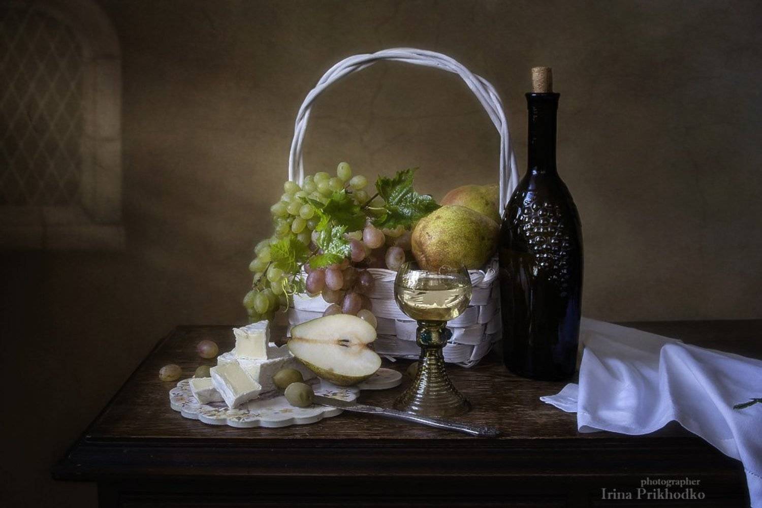натюрморт, раритет, антикварное стекло, фрукты, винтажный натюрморт, сыр бри, вино, Ирина Приходько