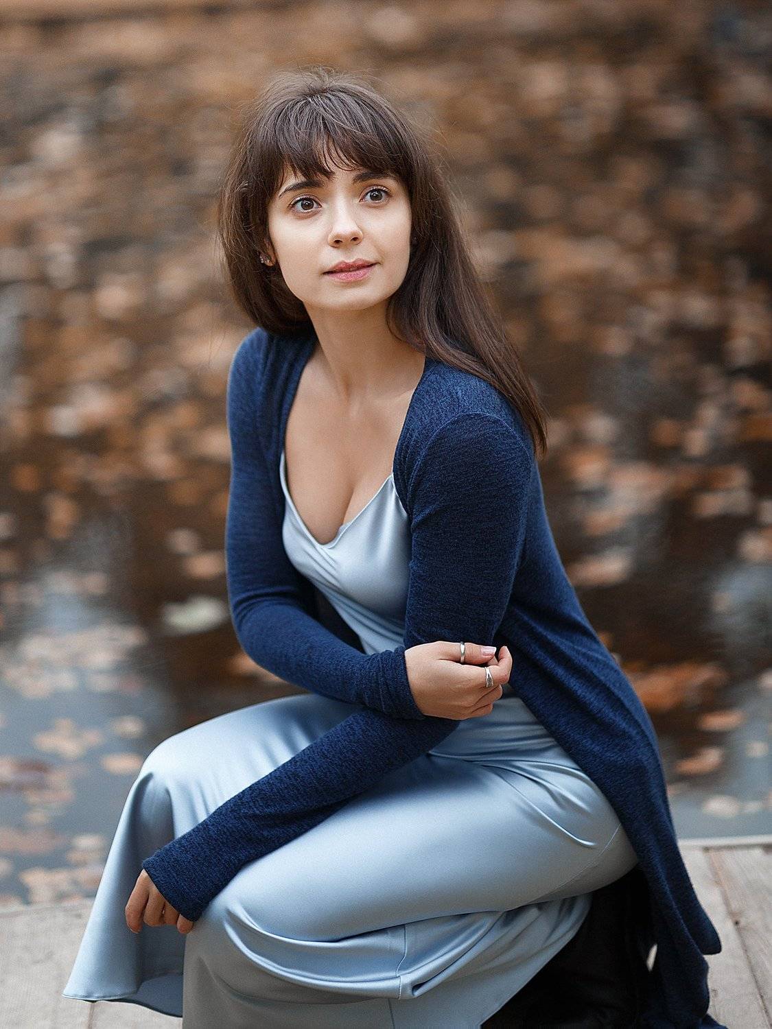 Осень, пруд, листья, девушка, дневной свет, взгляд, черные глаза., Оксана Ведмеденко