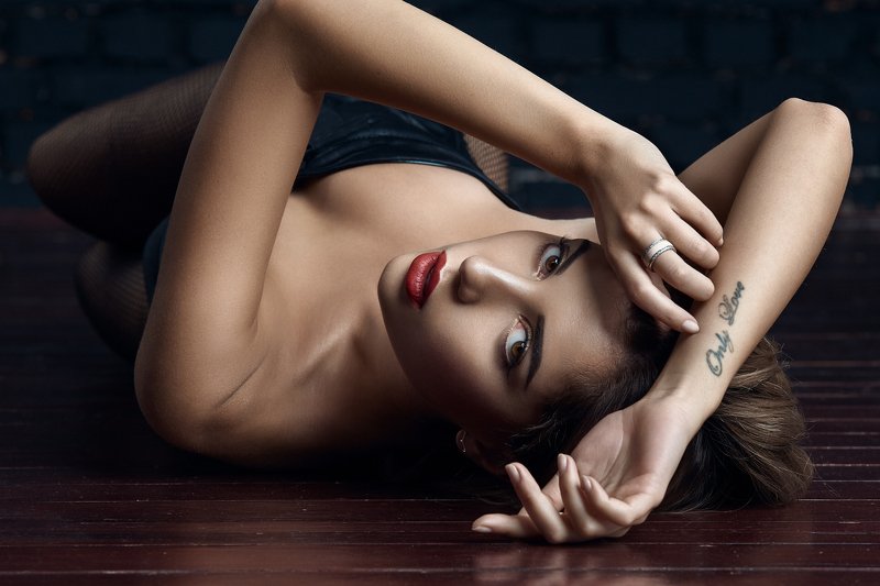 портрет, девушка, взгляд, руки Nothing personal... Only Love... фото превью