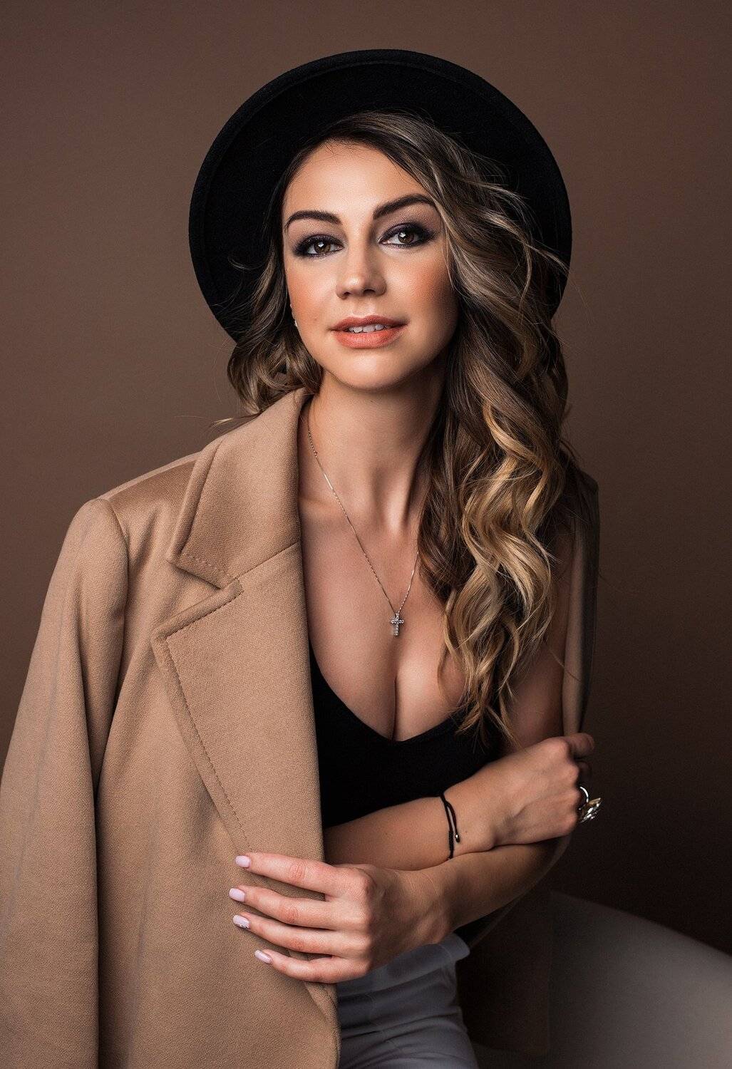 женский портрет, шикарная, красотка. девушка, фэшн, pretty woman, fashion, adult, lips, portrait, girl, attractive, pretty, model, hair, beautiful, natural, female, smile, beauty, studio, lady, elegance, glamour, curly, elegant,, Мелана Романова