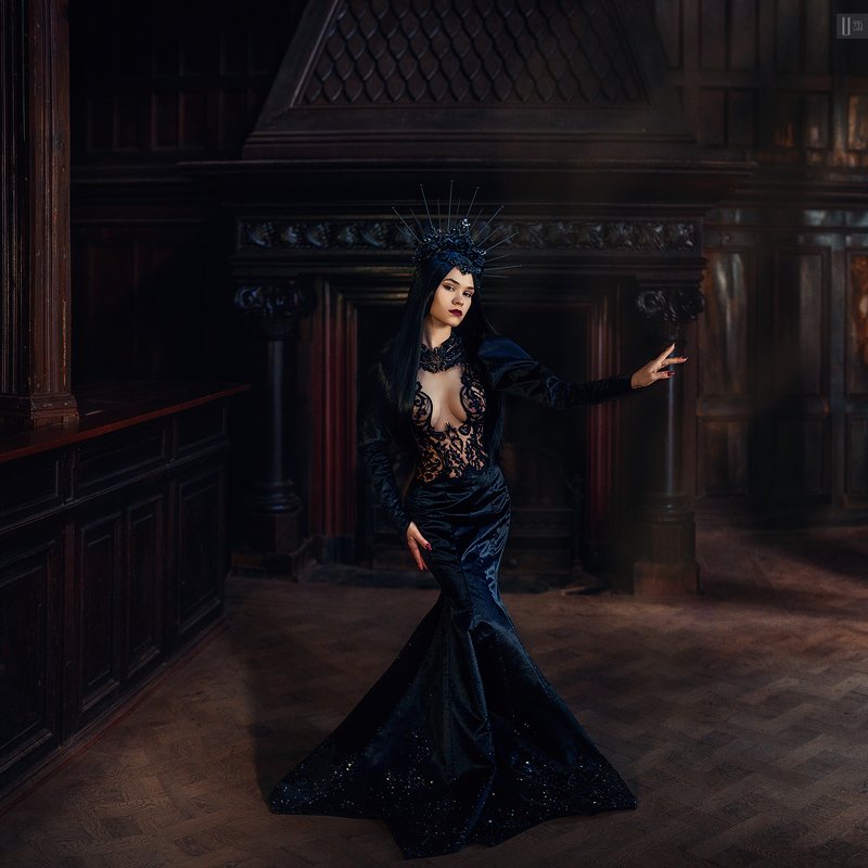портрет,девушка,корона,платье,груди,замок,камин,колонны,паркет,свет,дерево В колыбели Коха фото превью
