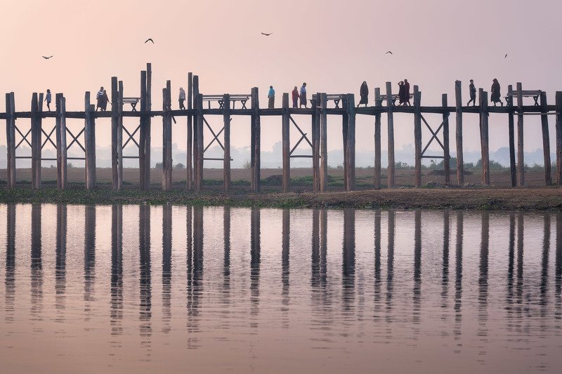 amarapura, ancient, architecture, asia, asian, beautiful, bein, birds, boat, bridge, burma, burmese, culture, dawn, footbridge, lake, landmark, landscape, mandalay, morning, myanmar, nature, peaceful, people, pink, reflection, river, rural, silhouette, sk Samsara фото превью