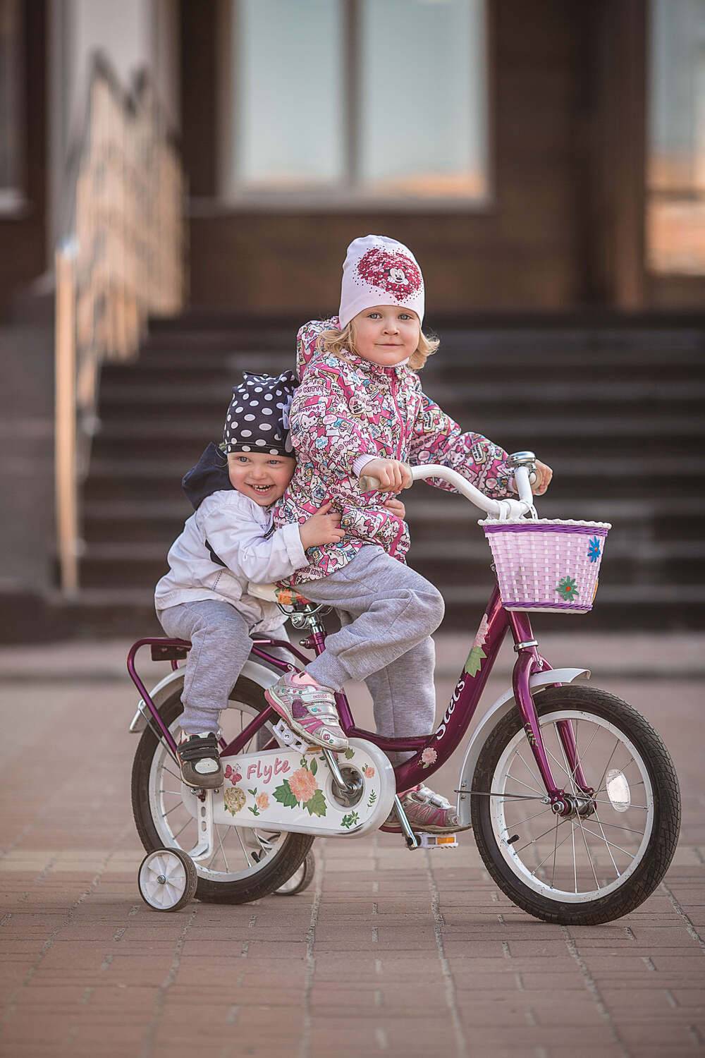 девочки, портрет, фотосессия, весна, прогулка, семья, велосипед, игры, сёстры, Владимир Васильев