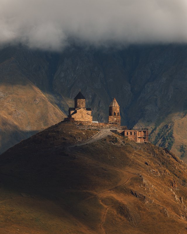 троицкая церковь грузия, казбеги, степанцминда, гергети, грузия, казбек Казбеги фото превью