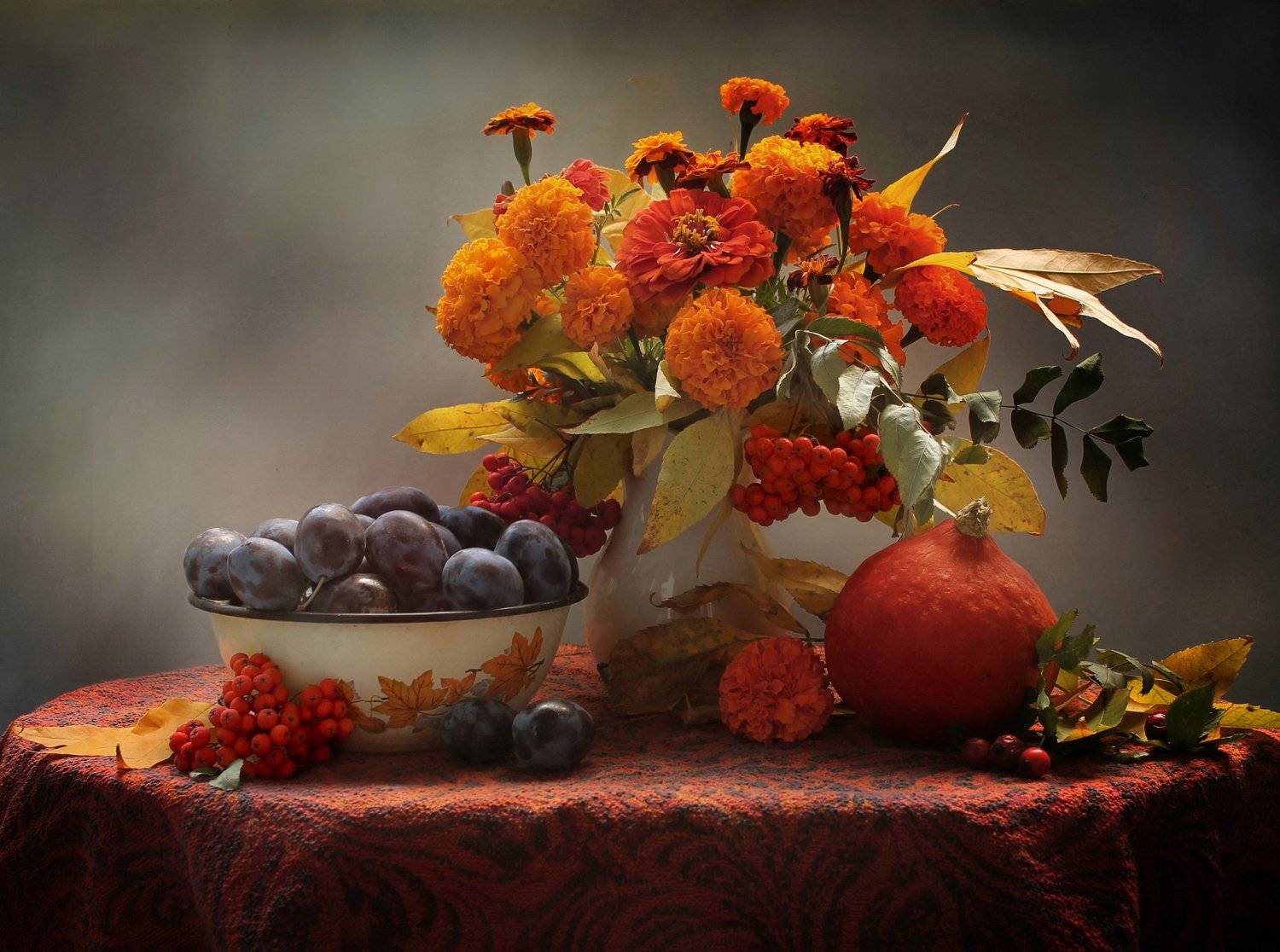 натюрморт, осень, листья, тыква, сливы, цветы, Ковалева Светлана