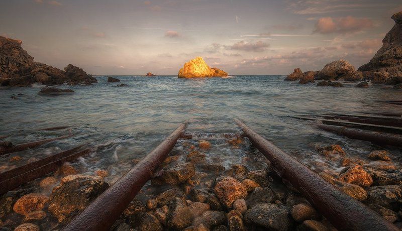 The Golden Rock фото превью