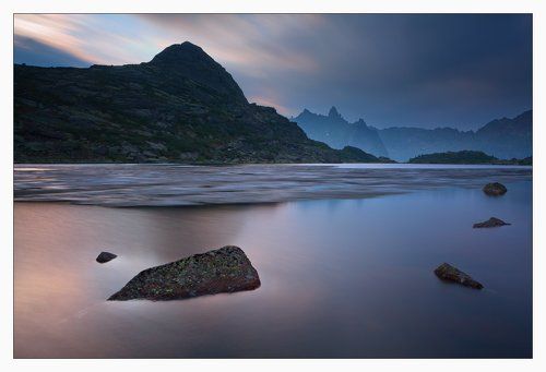 СРЕДИ КАМНЕЙ, ВОДЫ И НЕБА