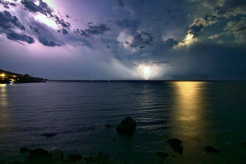 Ночная гроза в бухте Ласпи