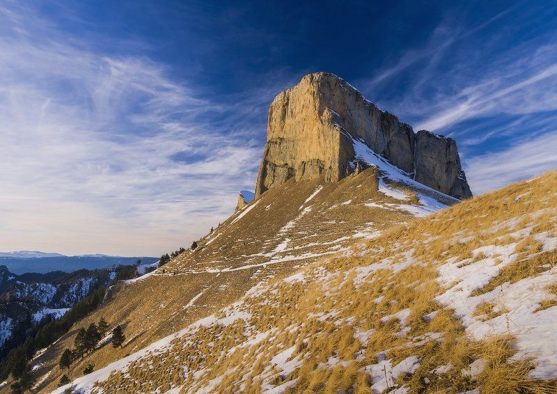 БРОСАЯ ВЗГЛЯД  ( ТАК И МАНИТ ОН ОБРАТНО) фото превью