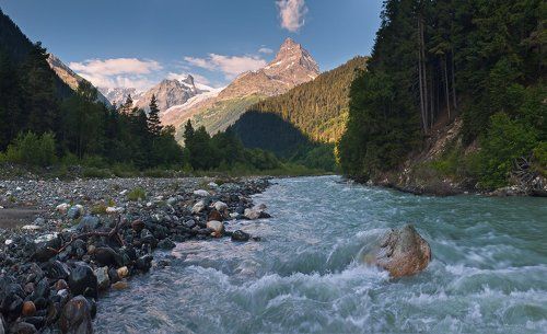 Не ранее утро у полосатой горы
