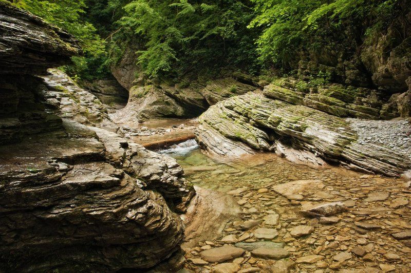 В сыром каньоне.. фото превью