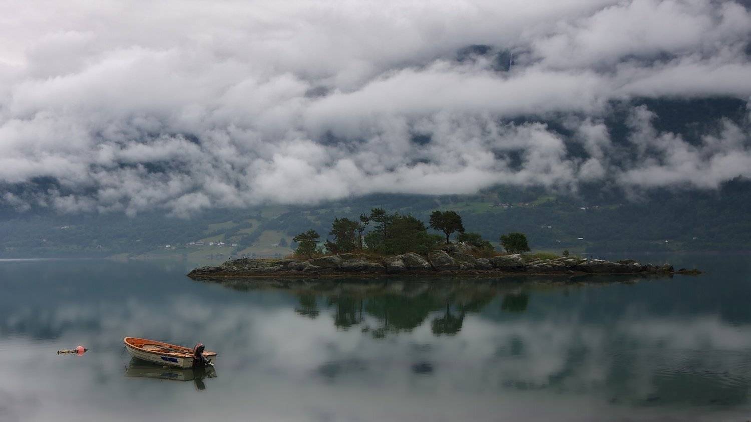 норвегия,июль,горы,озеро,вода,облака,лодка., СПИРИДОНОВ НИКОЛАЙ