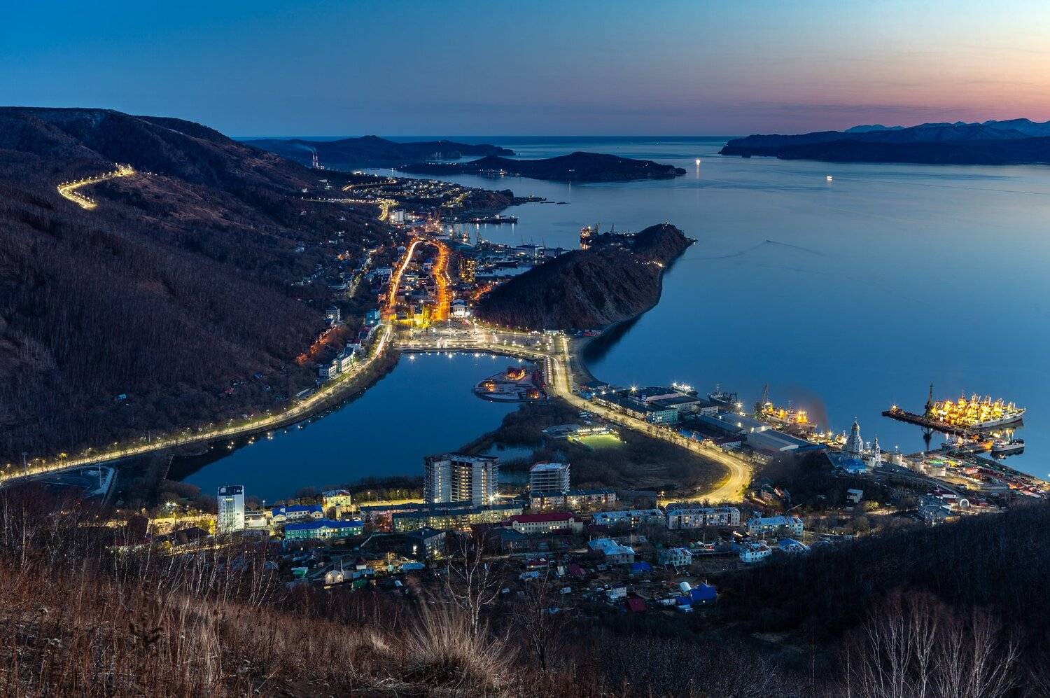 Камчатка,город,бухта, закат, отражение, Александр Максин