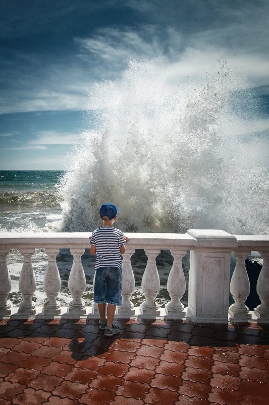 море, шторм, будущее Малыш и море... фото превью