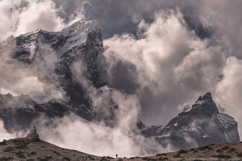 silhouette, man, landscape, nature, travel, cloudy, outdoor, asia, climbing, top, mount, mountain, nepal,  cloud, peak, himalaya, alpinism, summit, himalayas, adventure, himalayan, cholatse, pheriche, valley, taboche, tourism, trekking, altitude, hiking,  Cloudy Himalayas. Cholatse peak and silhouette of man фото превью
