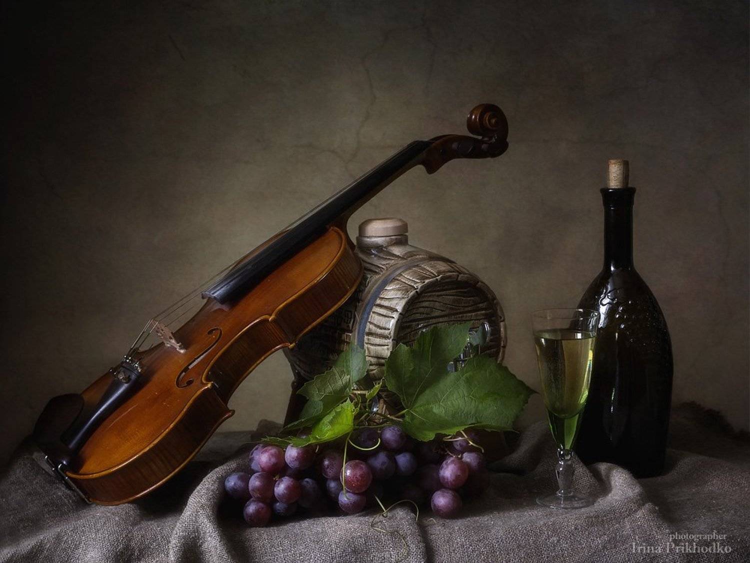 натюрморт, винтажный, ретро, погребок, музыкальные инструменты, ретро,скрипка, вино, бочонок, Ирина Приходько