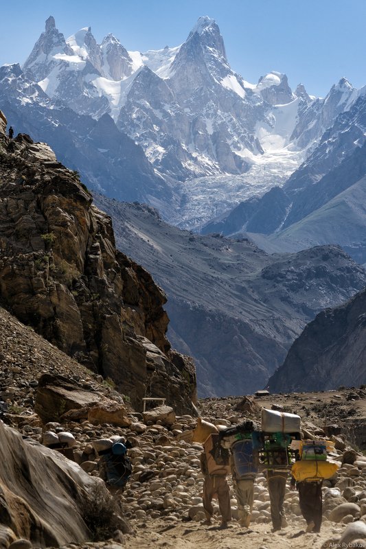 горы  Караван уходит в горы фото превью