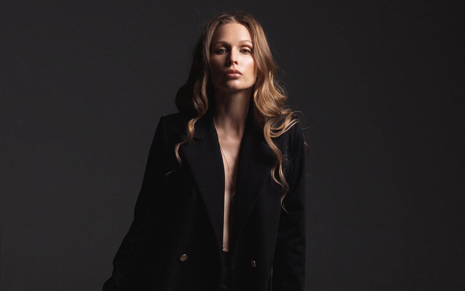 женский портрет, шикарная, красотка. девушка, фэшн, pretty woman, fashion, adult, lips, portrait, girl, attractive, pretty, model, hair, beautiful, natural, female, smile, beauty, studio, lady, elegance, glamour, curly, elegant,, Мелана Романова