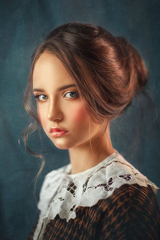 портрет, тургеневская девушка, картина, нежность, нежный возраст, синий фон, тонкая, трогательная, милая Лера фото превью
