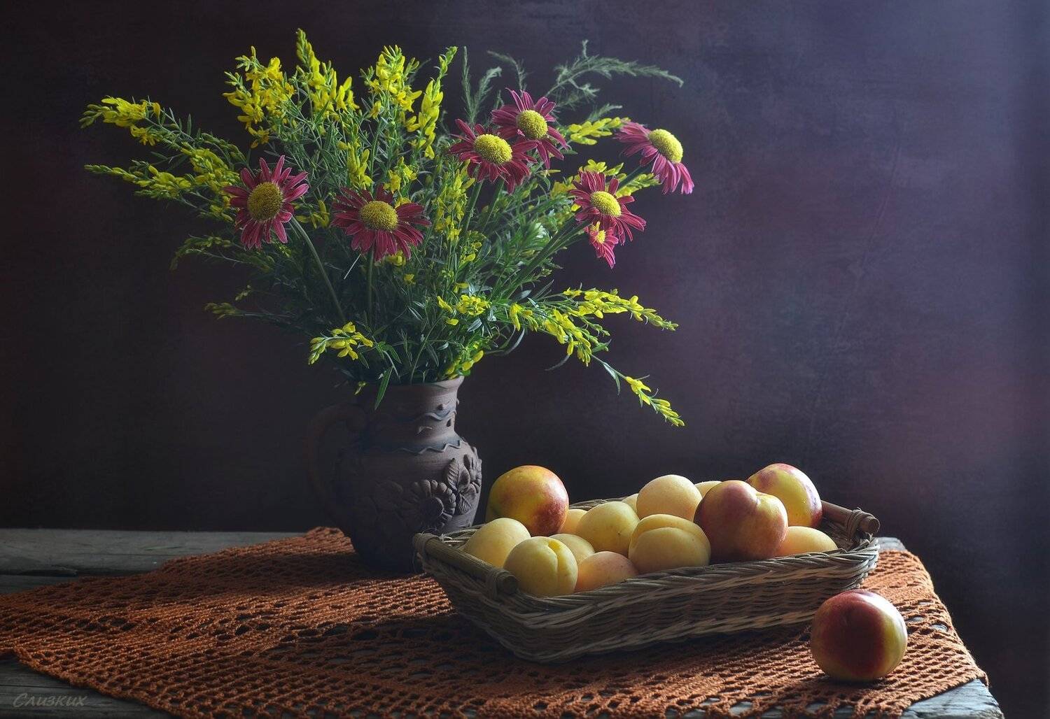 натюрморт,лето,букет,настроение,композиция,абрикосы,свет,стол, Инаида