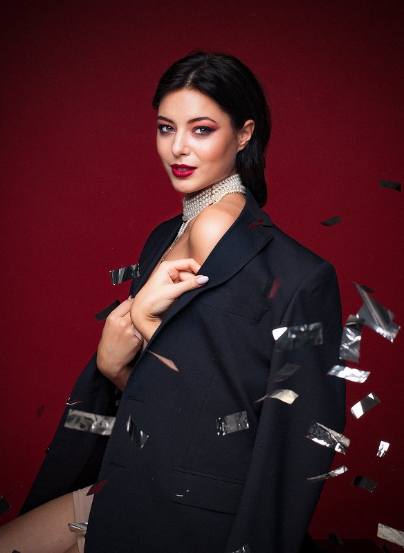 женский портрет, шикарная, красотка. девушка, фэшн, pretty woman, fashion, adult, lips, portrait, girl, attractive, pretty, model, hair, beautiful, natural, female, smile, beauty, studio, lady, elegance, glamour, curly, elegant,  фото превью