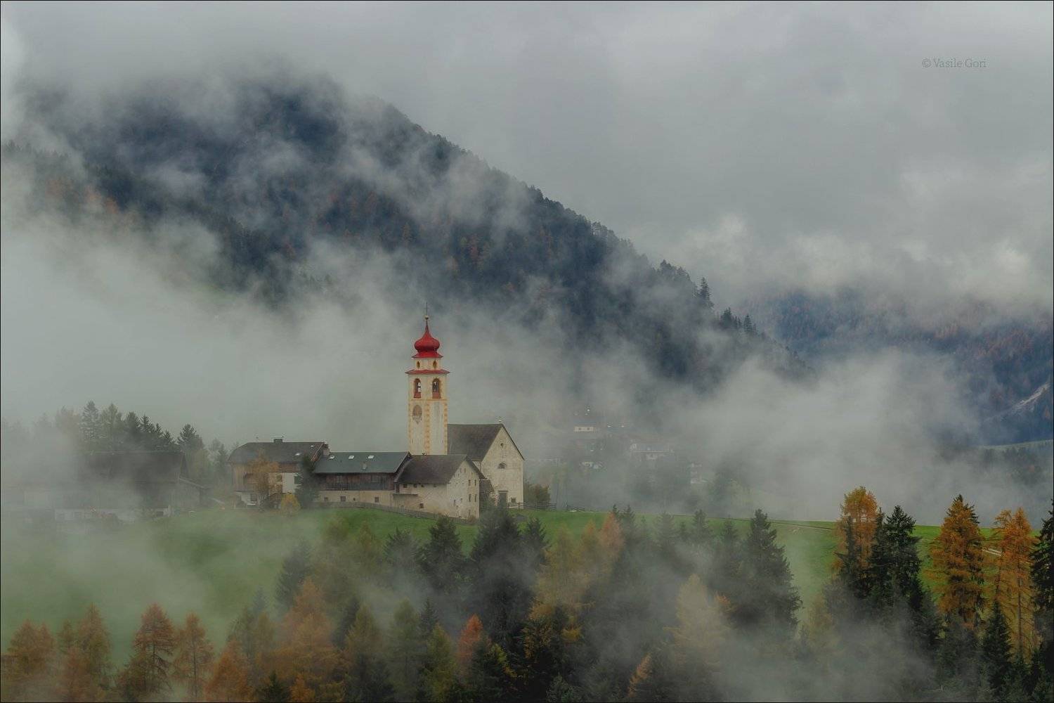 доломитовые альпы,curt,деревня,val di funes,осень,италия,alps,церквушка,morning,colors,fog, Василий Гори