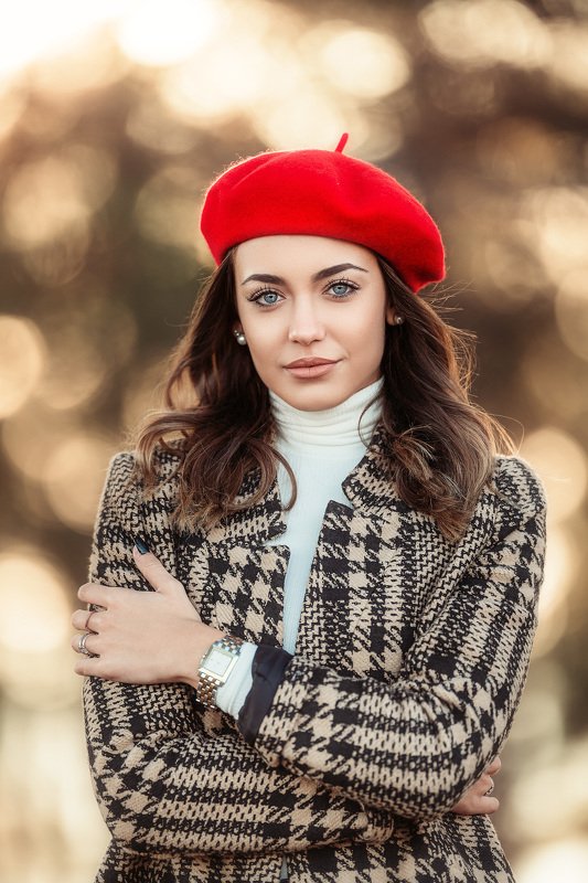 bokeh, red hat, fall, autumn, portrait, In Bokeh фото превью