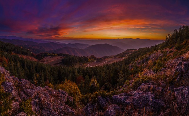 Sunset in mountain фото превью