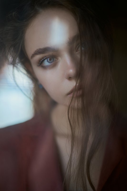 portrait, портрет, girl, brunette, portraiture, indoor, девушка, молодость,июль, ламповый, retouch, ретушь, цвет, cinematic, поезд, train, акварель, watercolour Anna фото превью