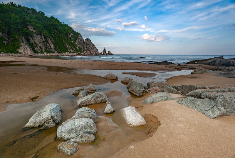 Beach, Sea, Coastline, Nature, Rock - Object, Sand, Landscape, Scenics, Outdoors, Water, Wave, Sky, Cliff, Summer, Atlantic Ocean, Water\'s Edge, No People, Seascape, Stone - Object, Blue Бухты Тихого Океана фото превью