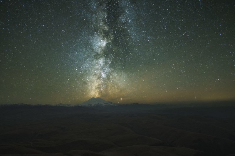 россия, кабардино-балкария, кавказ, природа, пейзаж, горы, плато, канжол, ночь, звезды, галактика, млечный путь, эльбрус Кавказская ночь фото превью