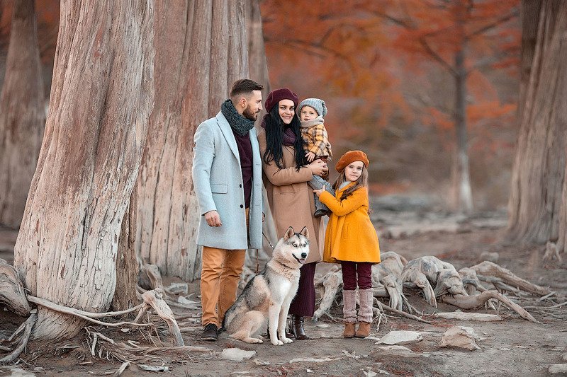 фотограф, зеркальный фотоаппарат canon mark iii, фотопрогулка, осень, закат, кипарисы, семейная фотосессия, семейный фотограф, мама и папа, красота, любовь, счастье, радость, дети на фото, семейная фотография, озеро, восторг Осень в Сукко фото превью