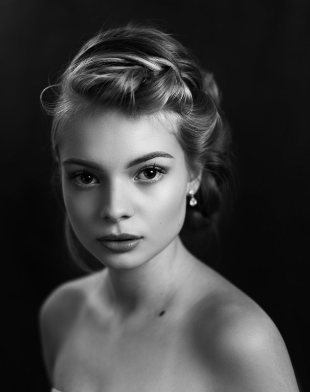 fine art , постановочная фотография ,жанровый портрет, губы , portrait  фото превью