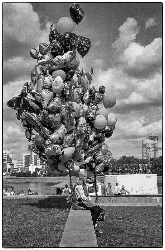 Photo Street B/W City Leica TMax In giro per Ekaterinburg фото превью