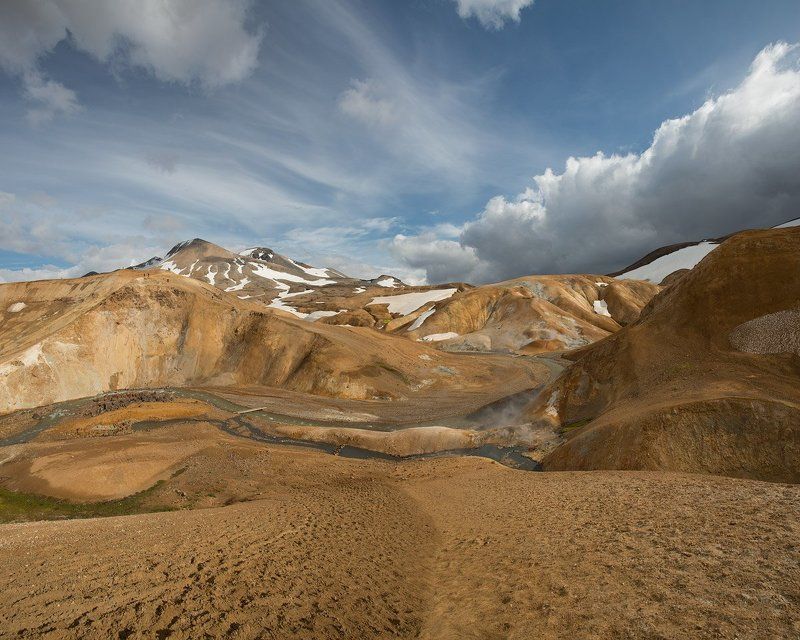 Прогулки по желтым горам фото превью