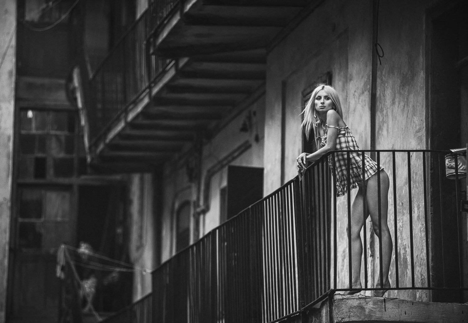 город,ню,девушка,старуха, Аркадий Курта