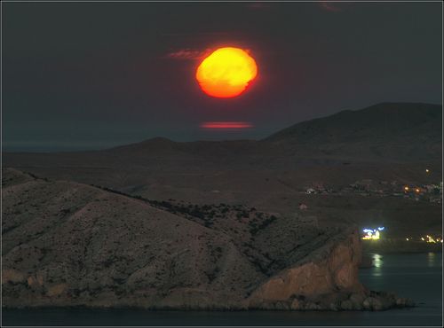 Восход луны над мысом Меганом