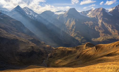 Австрия. Альпы в лучах утреннего солнца.