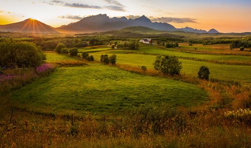 Норвегия. Лофотены в закатных лучах.